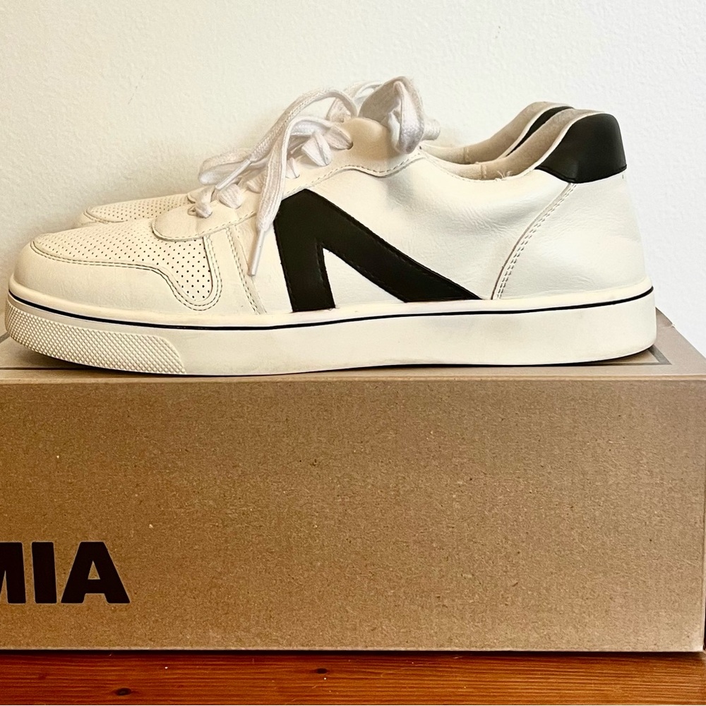 Mia Sneakers